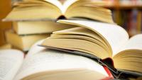 Выставка научно-популярных книг из библиотеки фонда «Династия»