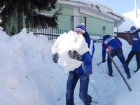Бойцы «Снежного десанта» проводят социальные акции