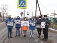 Наши студенты совместно с сотрудниками Госавтоинспекции города Барнаула организовали акцию, посвященную Дню памяти жертв ДТП