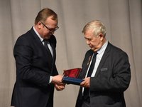 Сотрудники и преподаватели АлтГТУ удостоены почетных наград