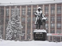 Студенты вышли на борьбу со снегом