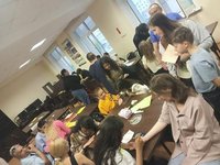 Развлекали гостей и веселились сами: иностранные слушатели приняли участие в музейной ночи
