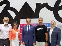 Губернатор Алтайского края встретился с организаторами выставки «Аз.Арт.Сибирь ‒ 2025» и осмотрел экспозицию