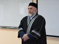 Таджикские студенты обсудили важность образования и нравственные ценности на встрече с имамом