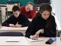 Студенты проверяют свою грамотность в области технологий Студенты проверяют свою грамотность в области технологий