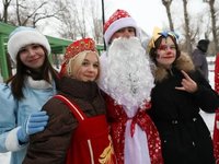 В Барнаульском парке «Изумрудный» прошел забег Дедов Морозов