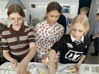 Мастер-класс по приготовлению косметики провели на кафедре ТХПЗ