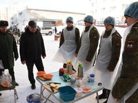 В АлтГТУ будущие армейские повара сдали норматив по приготовлению обеда в полевых условиях