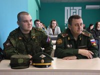 «Патриотизм — слово или дело?»: в АлтГТУ прошёл откровенный диалог студентов колледжа с участником СВО