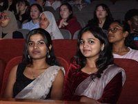 «Звёзды континентов» зажглись на сцене: иностранные студенты покорили зал музыкой, танцами и поэзией